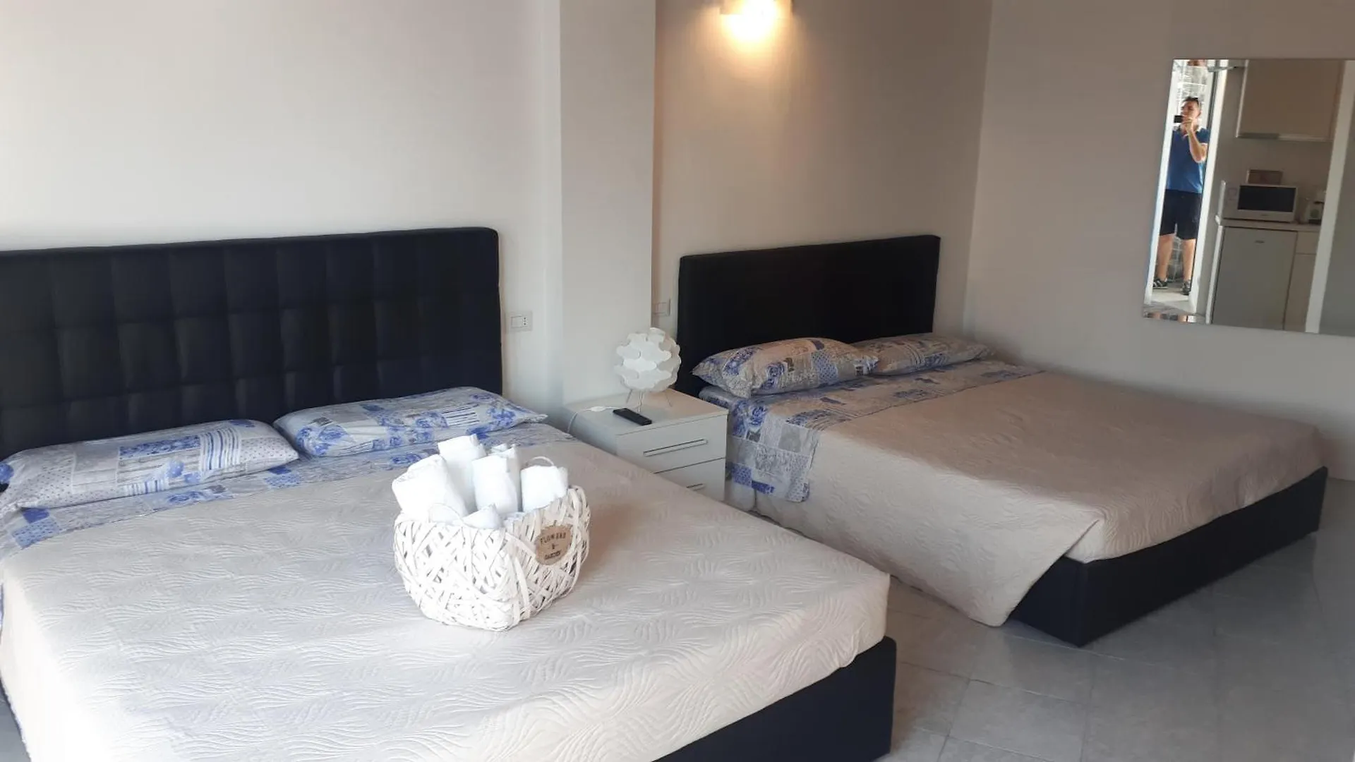 Casa Leonardo contacts